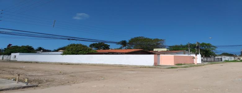 Excelente CASA DE ESQUINA com 02 quartos com sute, 01 sala, 1 terrao, capacidade 05 carros, Terreno de esquina 15 x 30 OFERTA R$ 370.000 FINANCIA